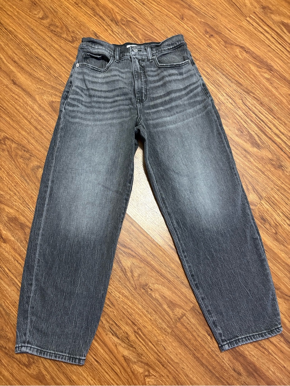 Evereve black & gray vintage wash women’s relaxed wide leg high rise jeans